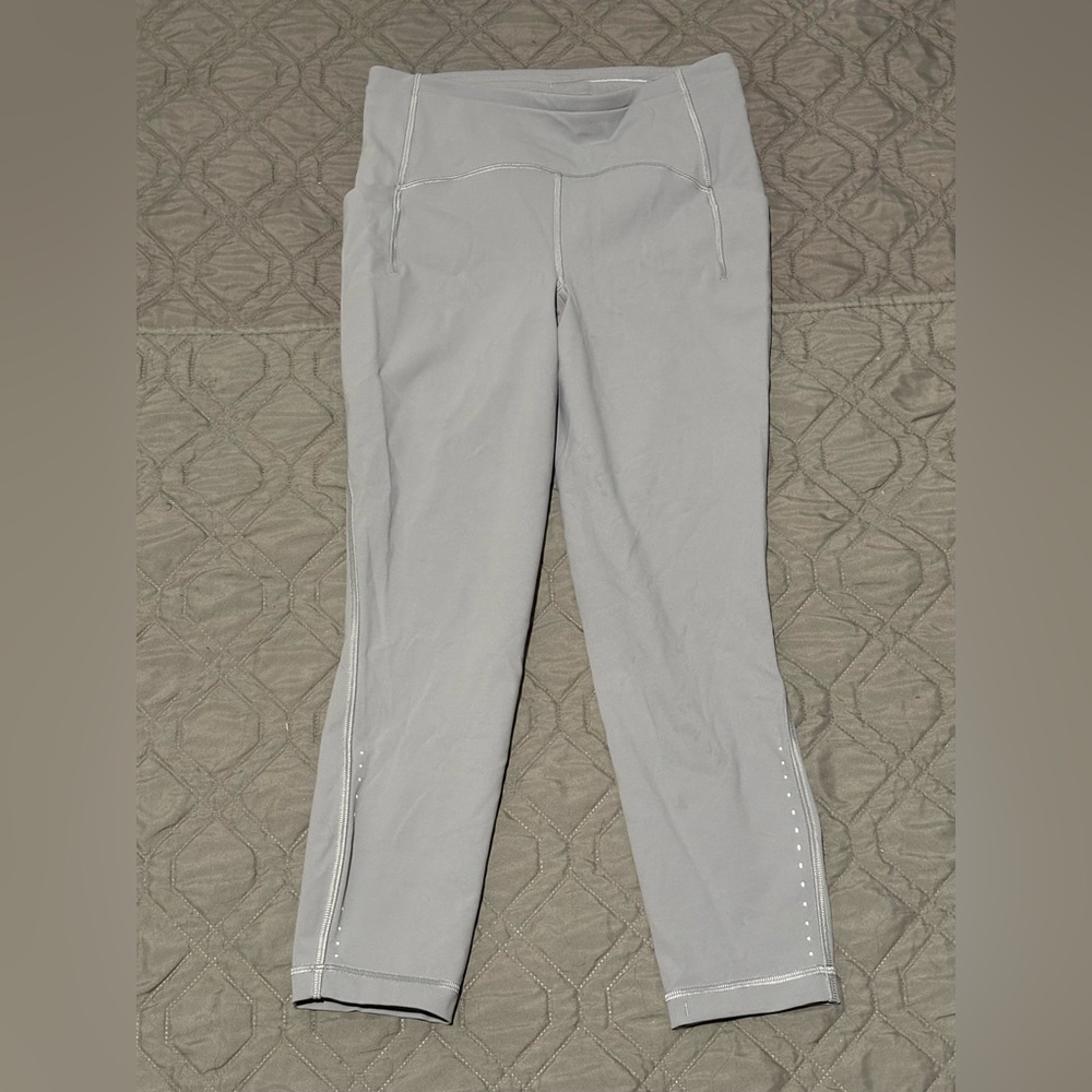 Lululemon Athletica Gray Leggings with Sleek Design